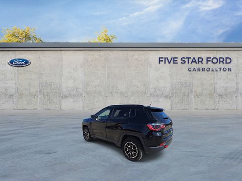 Used 2024 Jeep Compass Trailhawk image 6