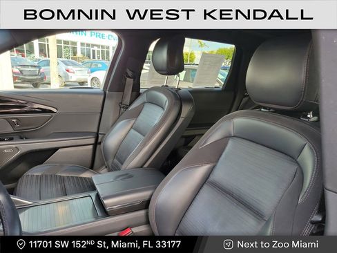 Used 2024 Lincoln Nautilus Reserve w/ Equipment Group 202A image 9