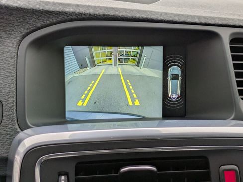 Used 2017 Volvo V60 T6 R-Design Platinum image 21