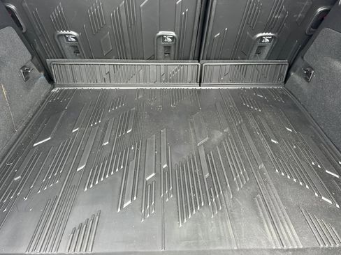 Certified 2024 Cadillac Lyriq Tech w/ Driver Assist Package image 17