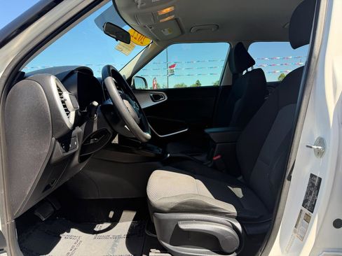 Used 2022 Kia Soul LX FWD image 14