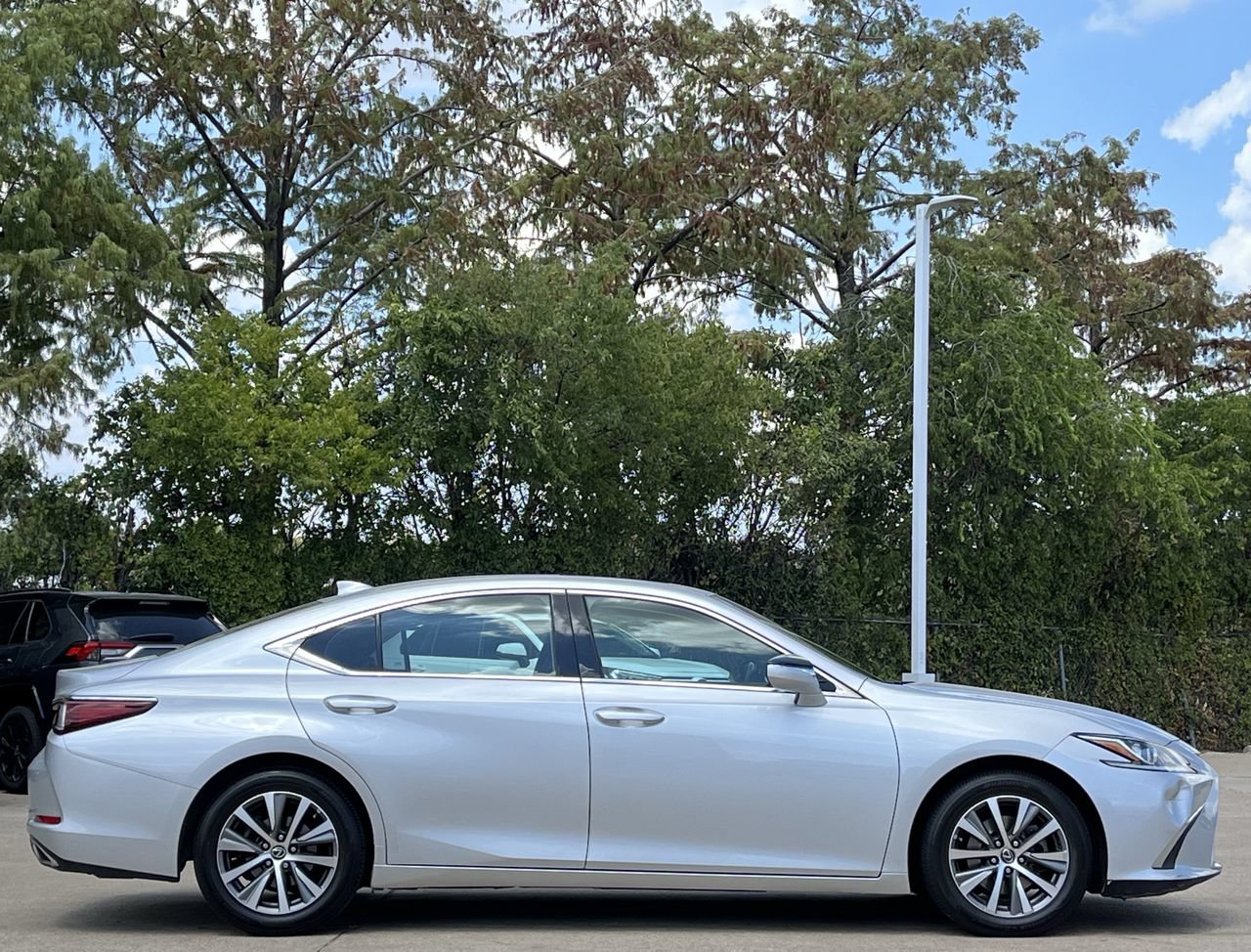 Used 2021 Lexus ES 350 w/ Accessory Package FWD image 3