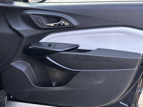 Certified 2025 Chevrolet Trax LT image 16