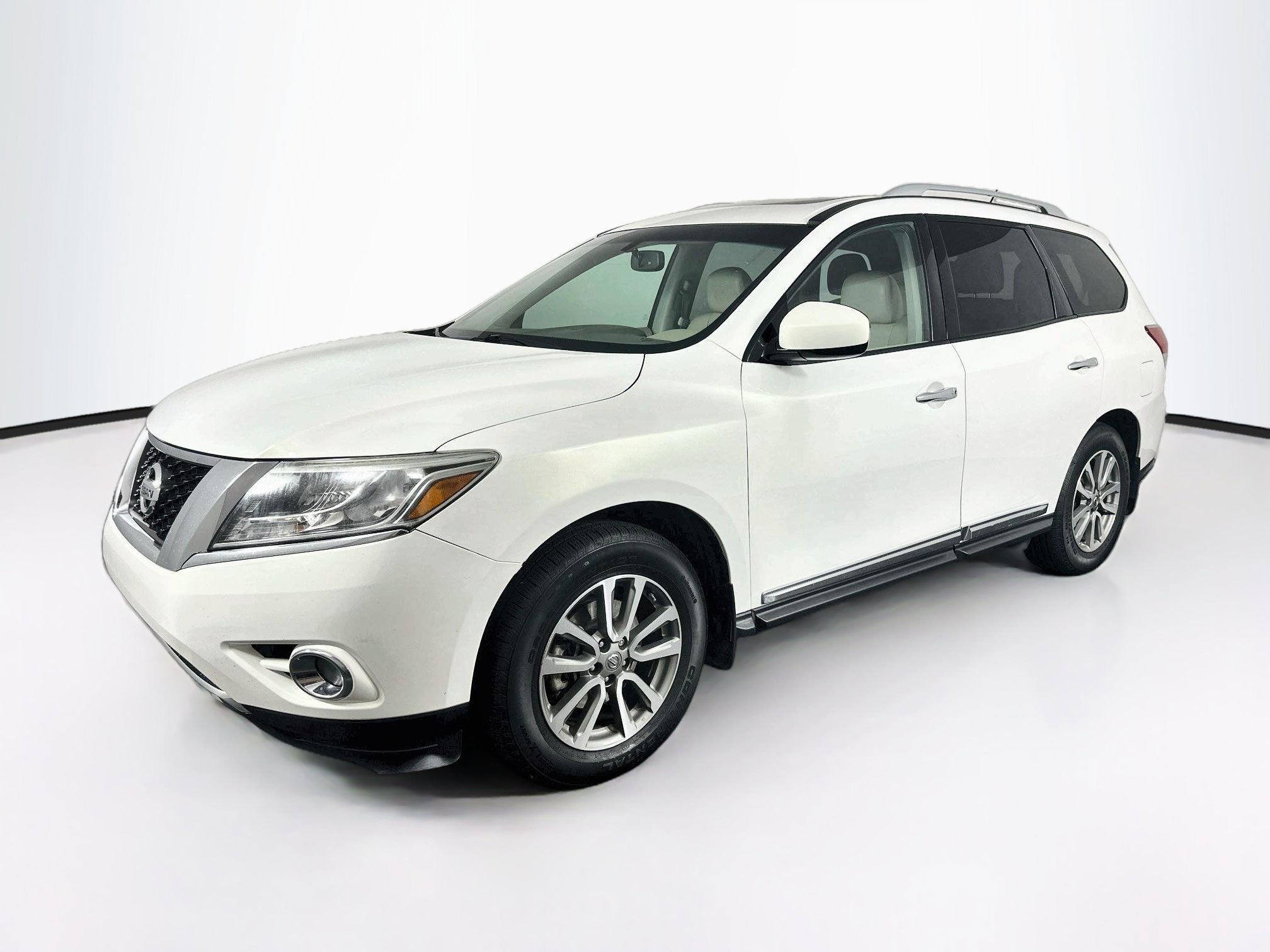 Used 2014 Nissan Pathfinder SL w/ SL Premium Package FWD image 3