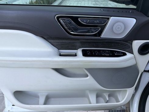 Used 2020 Lincoln Navigator Black Label w/ Cargo Convenience Package AWD/4WD image 11