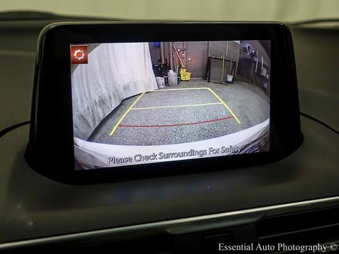 Used 2018 MAZDA MAZDA3 Grand Touring image 18