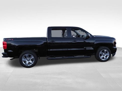 Used 2018 Chevrolet Silverado 1500 Custom w/ Custom Convenience Package image 9