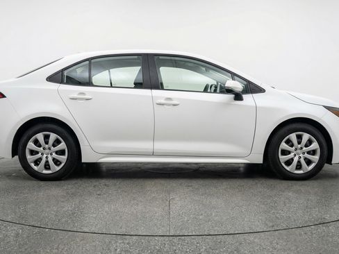Used 2025 Toyota Corolla LE image 11