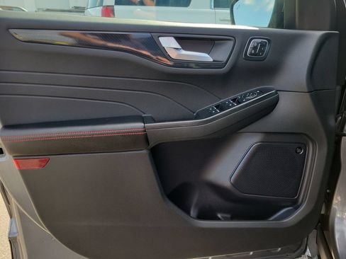 Used 2024 Ford Escape ST-Line Elite w/ Premium Technology Package AWD/4WD image 17