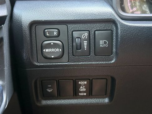 Used 2020 Toyota 4Runner Venture w/ Moonroof Package AWD/4WD image 30