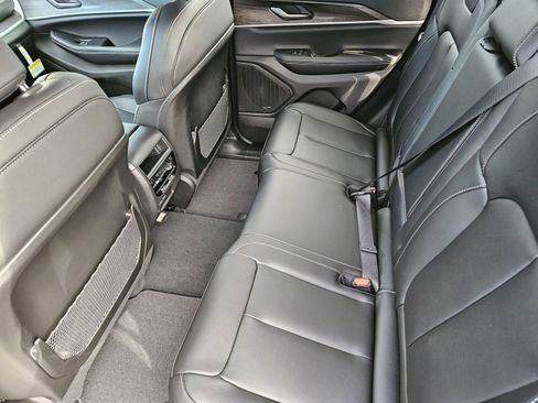 New 2025 Jeep Grand Cherokee Limited w/ Black Appearance Package image 25