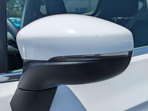 Used 2023 Chrysler Pacifica Touring-L FWD image 34