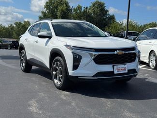 Used 2025 Chevrolet Trax LT w/ Driver Confidence Package FWD video 2