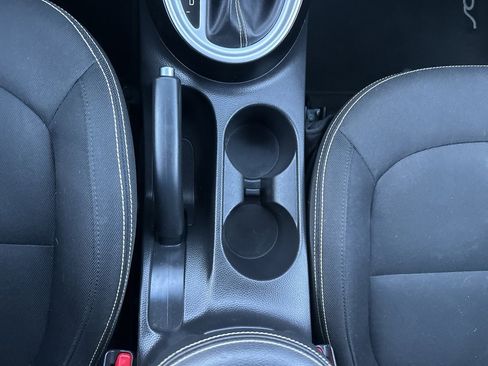 Used 2016 Kia Soul + image 7