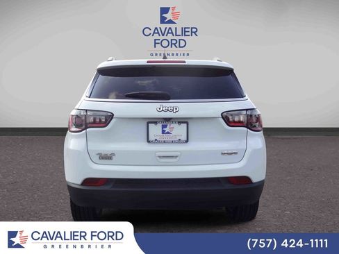 Used 2023 Jeep Compass Latitude w/ Sun and Sound Group AWD/4WD image 3
