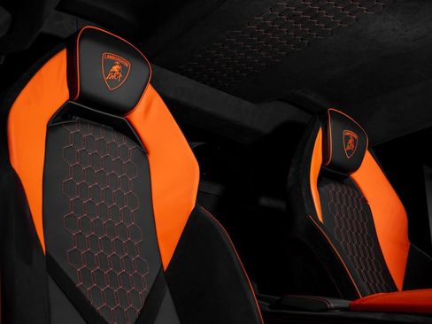 Used 2024 Lamborghini Revuelto AWD/4WD image 40