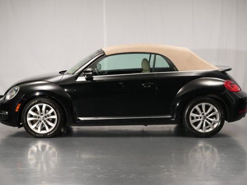 Used 2013 Volkswagen Beetle TDI FWD image 2