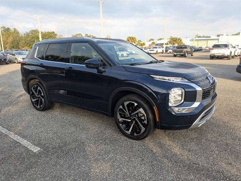 Used 2024 Mitsubishi Outlander SEL image 2