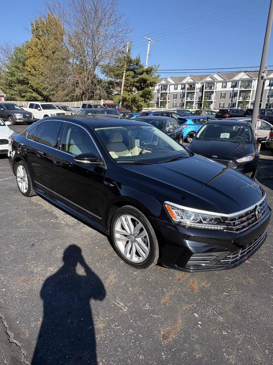 Used 2017 Volkswagen Passat 1.8T R-Line w/ R-Line Lighting Package FWD image 4
