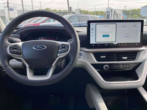 New 2026 Ford Explorer Active AWD/4WD image 2