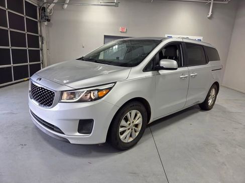 Used 2016 Kia Sedona LX w/ LX Convenience Package FWD image 3