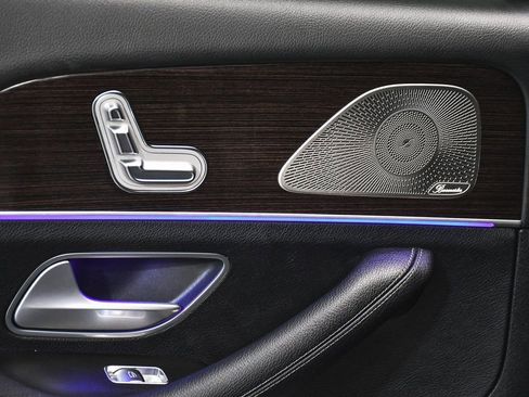 Used 2025 Mercedes-Benz GLS 450 4MATIC image 12