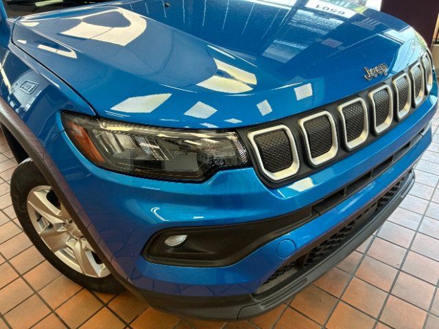 Used 2022 Jeep Compass Latitude w/ Convenience Group AWD/4WD image 2