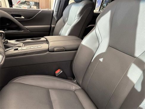 Certified 2025 Lexus LX 600 4WD w/ Appearance Package image 18