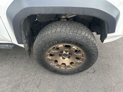Used 2024 Toyota Tacoma Trailhunter image 12