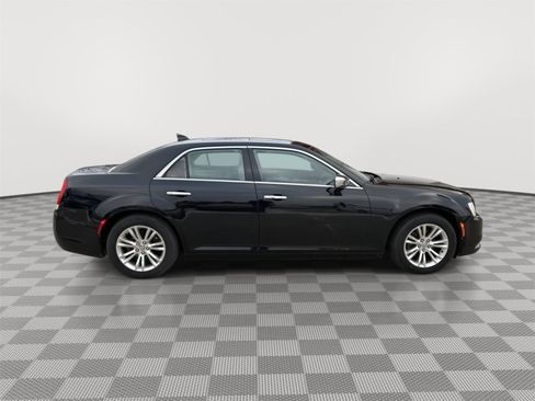 Used 2016 Chrysler 300 C image 8