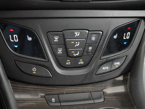 Used 2019 Buick Envision Essence AWD/4WD image 16