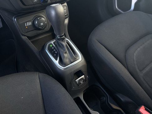 Used 2019 Jeep Renegade Latitude w/ Safety & Security Group II image 19