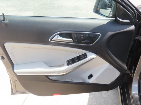Used 2017 Mercedes-Benz GLA 250 image 25