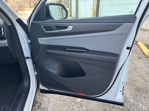 New 2026 Volkswagen Atlas Peak Edition image 8