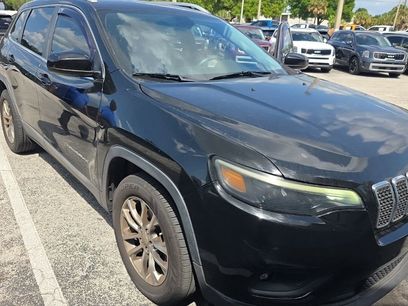 Used 2019 Jeep Cherokee Latitude Plus w/ Comfort/Convenience Group