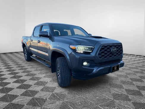 Used 2022 Toyota Tacoma TRD Sport w/ TRD Premium Sport Package image 4