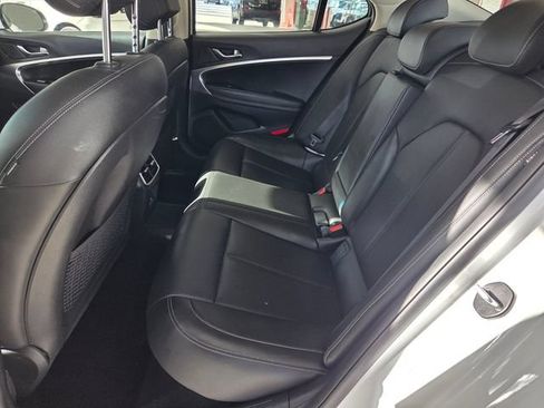 Used 2025 Genesis G70 2.5T RWD image 6