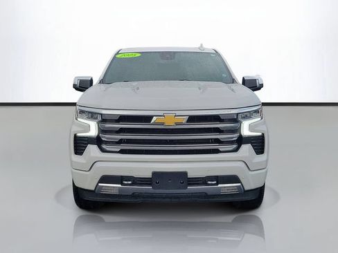 Used 2025 Chevrolet Silverado 1500 High Country w/ High Country Premium Package AWD/4WD image 2