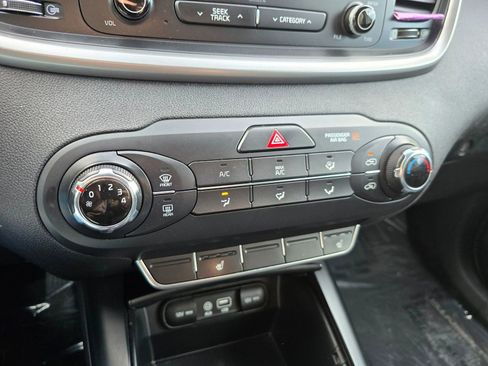 Used 2016 Kia Sorento LX w/ LX Convenience Package image 27