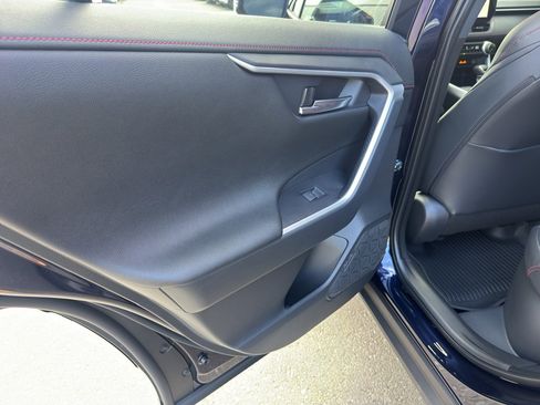 Used 2025 Toyota RAV4 XSE AWD/4WD image 10