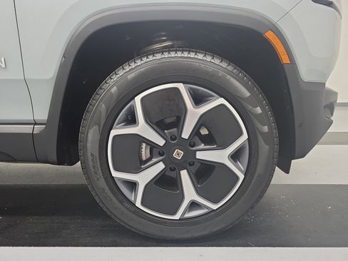 Used 2024 Rivian R1S Adventure image 11