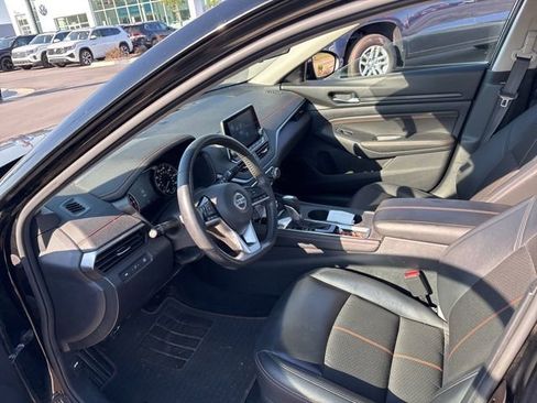 Used 2020 Nissan Altima 2.5 SR w/ Premium Package FWD image 2