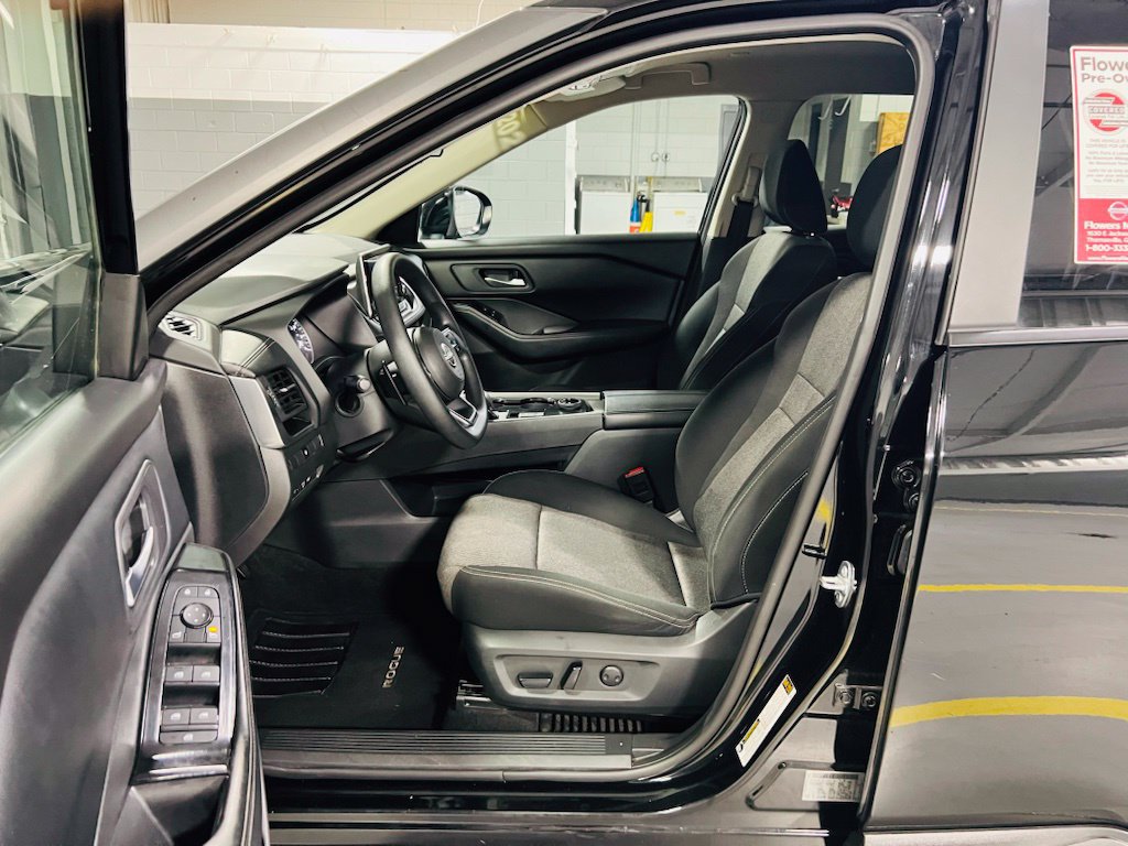Used 2024 Nissan Rogue SV AWD/4WD image 20