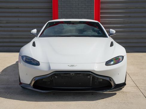 Used 2020 Aston Martin V8 Vantage Coupe image 10