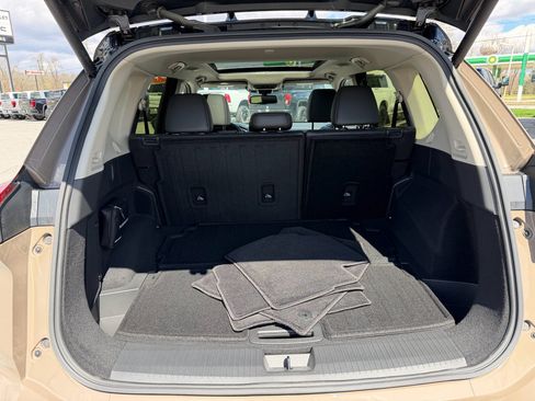 Used 2025 Nissan Rogue SL w/ Tech Package image 16