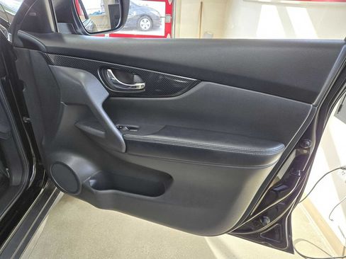 Used 2017 Nissan Rogue SL w/ SL Premium Package AWD/4WD image 22