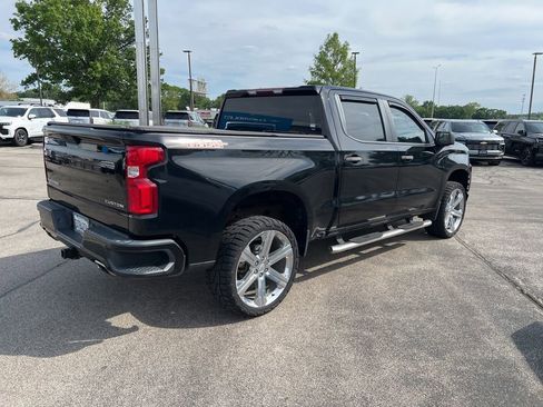 Used 2019 Chevrolet Silverado 1500 Custom Trail Boss w/ Custom Convenience Package AWD/4WD image 2