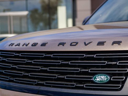 New 2026 Land Rover Range Rover Long Wheelbase SE image 11