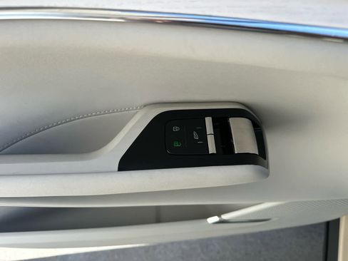 Certified 2025 Volvo EX90 Ultra w/ Protection Package Premier image 19