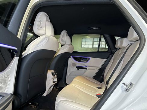 Used 2025 Mercedes-Benz GLC 300 4MATIC image 19